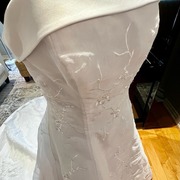 Alex Hudson Bridal Collection Wedding Dress - Picture 6 of 9